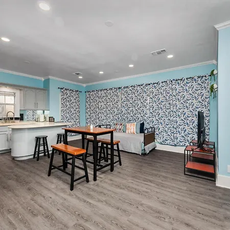 Spacious 1-Br Midtown Houston Apt With King Bed & Free Parking